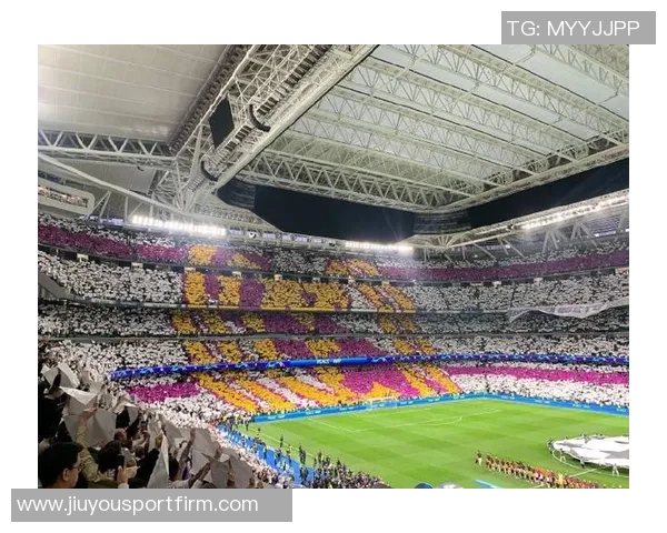 皇马伯纳乌看台巨型TIFO展现伟大精神迎战巴萨