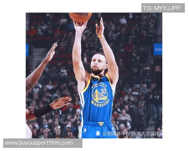 追梦精准传球布朗尼外线助攻库里高弧度三分球如虹命中