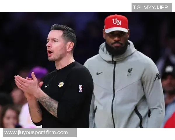 詹姆斯最后一攻前询问雷迪克暂停建议雷迪克果断选择直接进攻策略