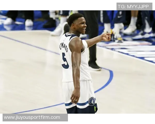 爱德华兹复出表现惊艳末节连中高难三分狂砍55分险些逆转比赛